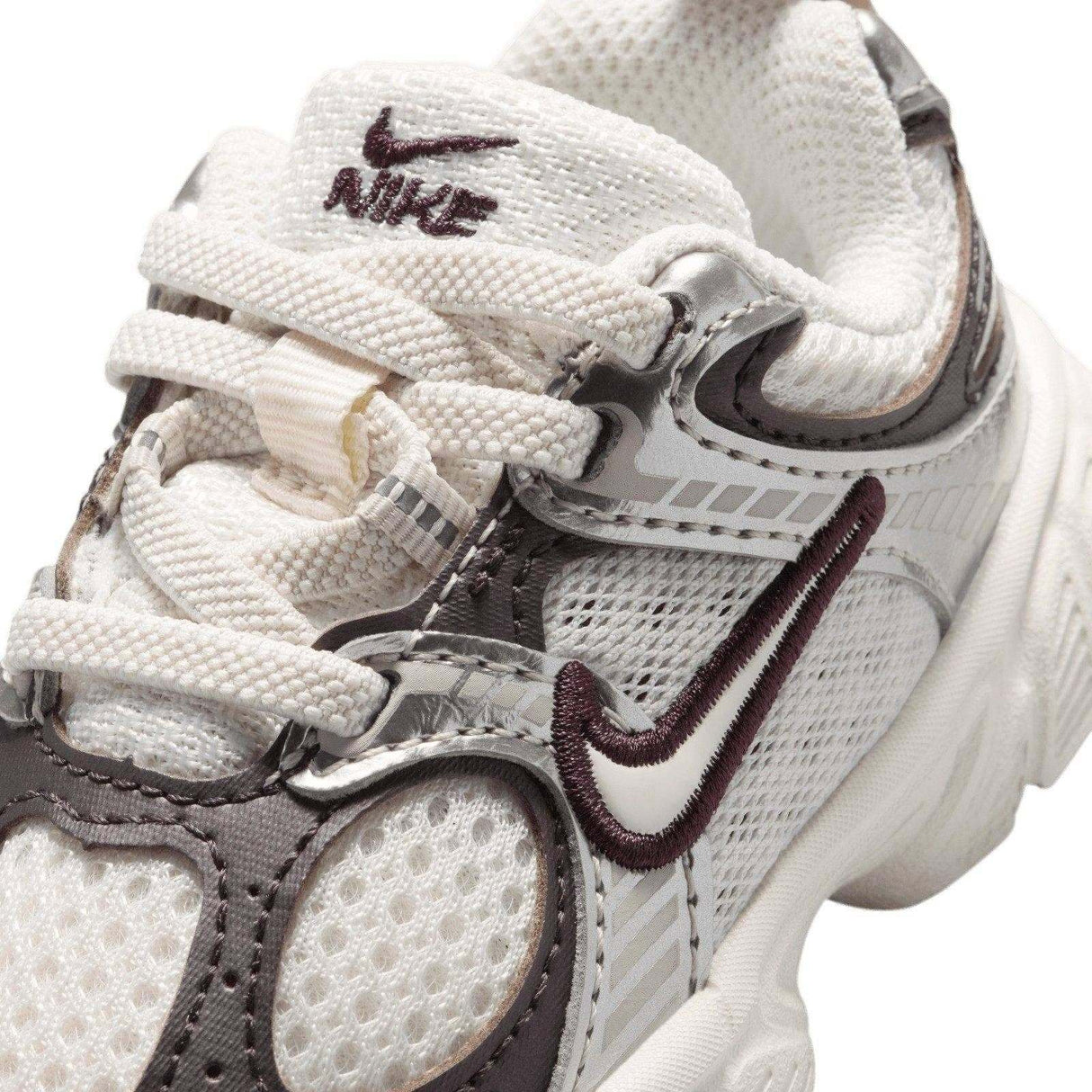NIKE V5 RNR Inf Elastic Cream