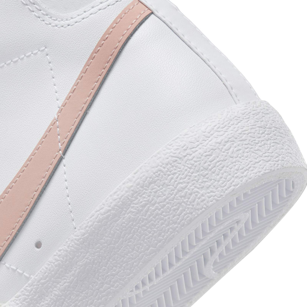 Nike Blazer Mid '77 Womens Shoes