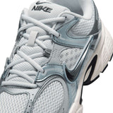 Nike V5 RNR Trainers Grey