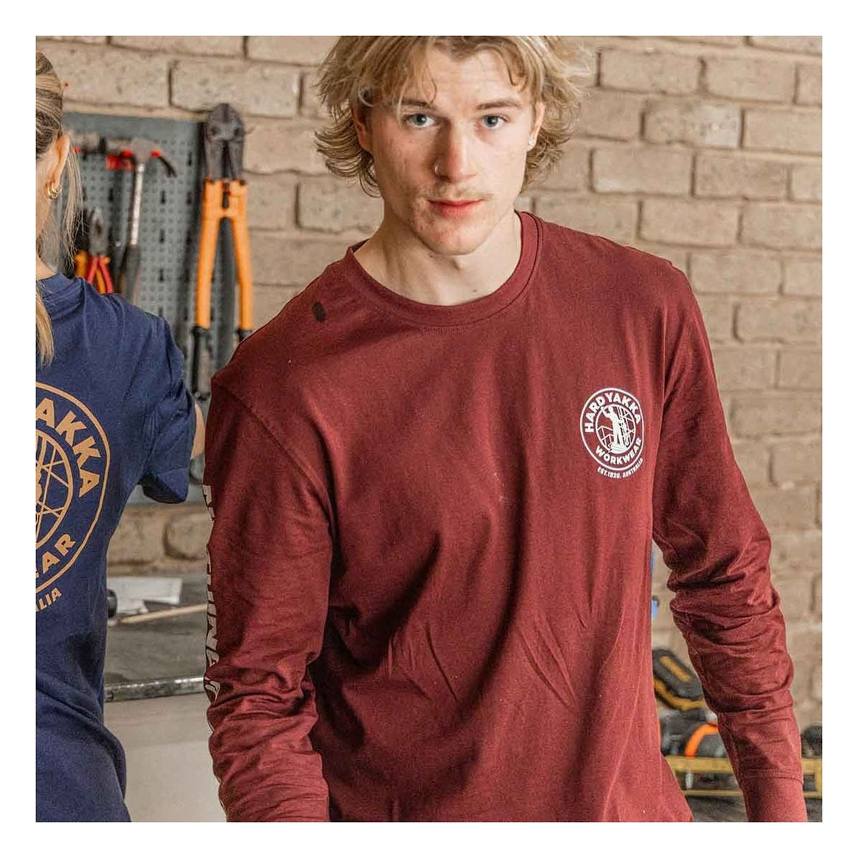 Hard Yakka Mens Heritage Icon Long Sleeve Tee Burgundy
