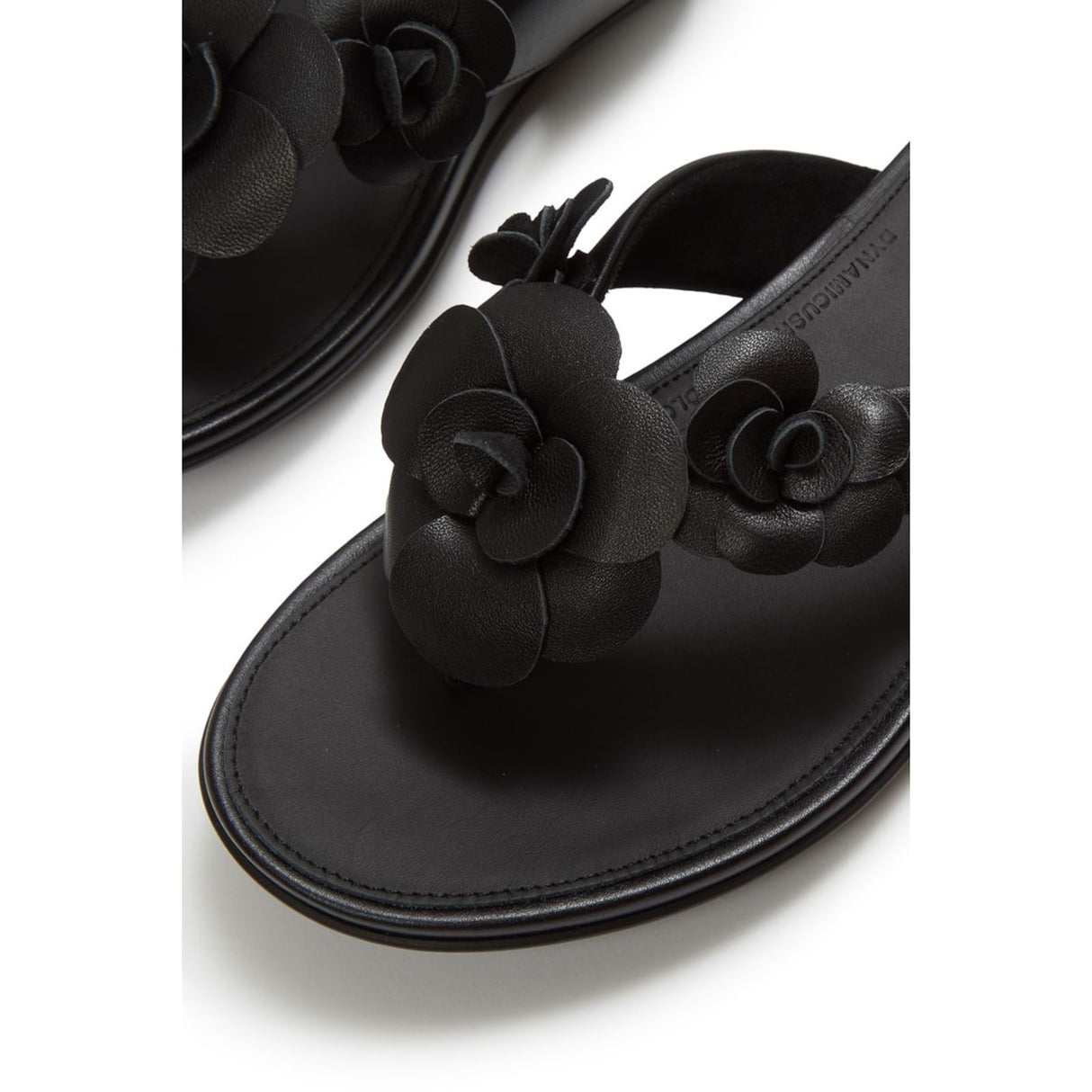 Fitflop Womens Gracie Flower Flip-Flops Black