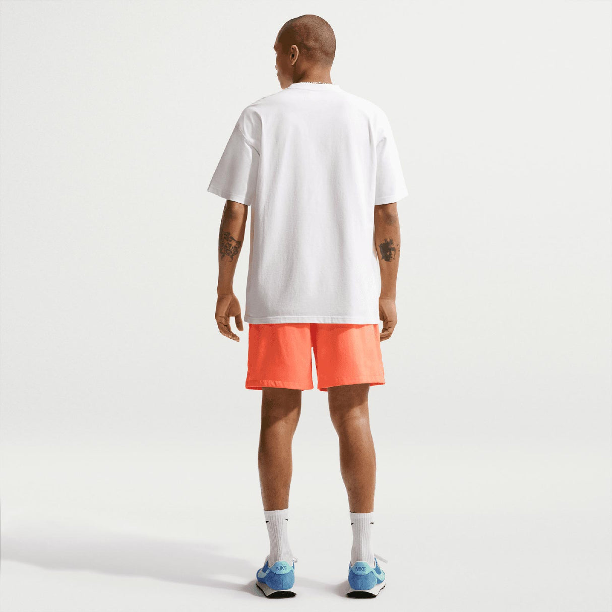Nike Mens NK CLUB FLOW SHORT Orange