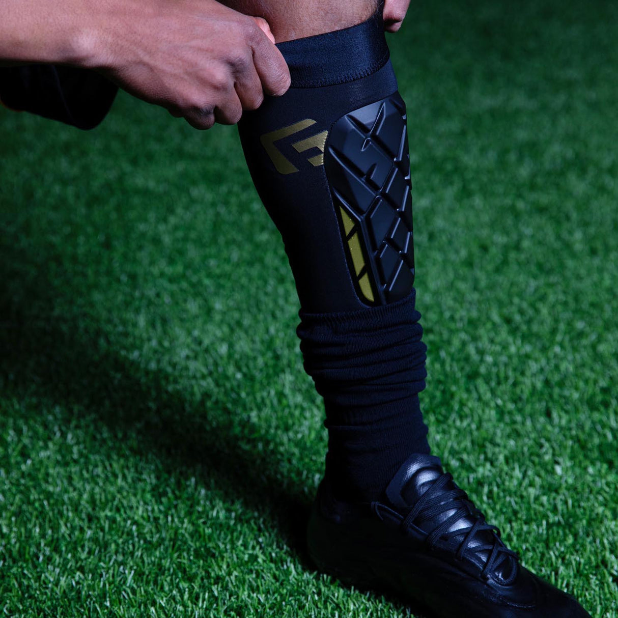 G Form Pro-S Elite X Shin Guard Black