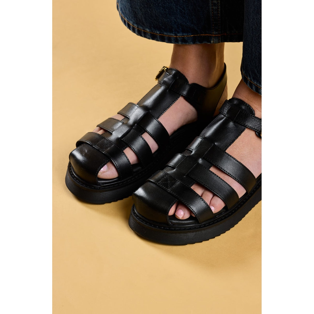 Hush Puppies Womens Cassandra Gladiator Sandal Black