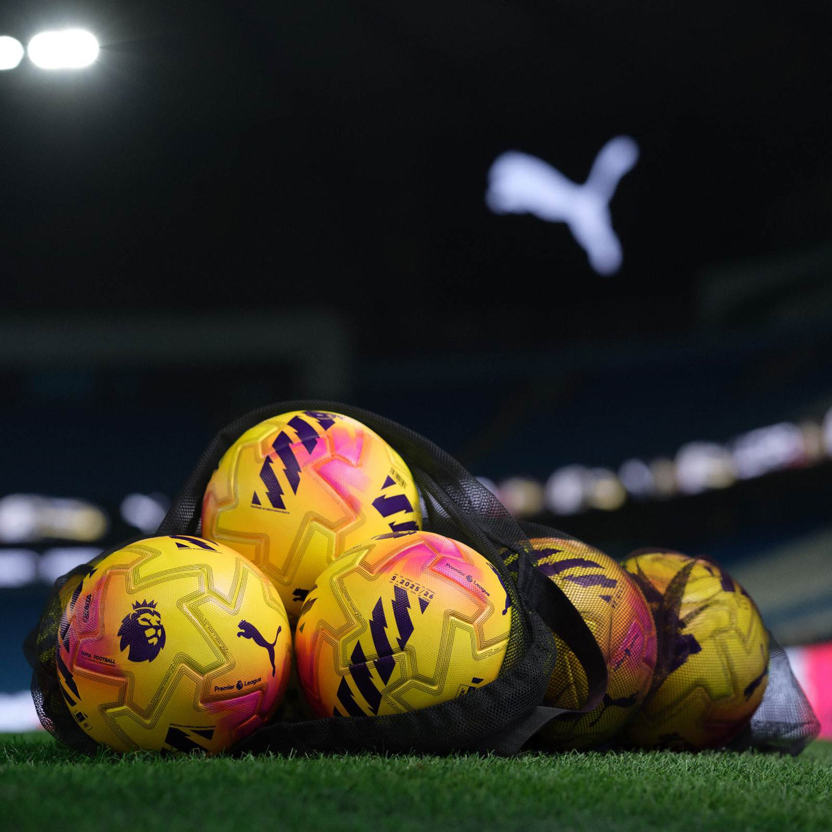 Puma Orbita Ultimate Premier League 2025/26 Lights Football