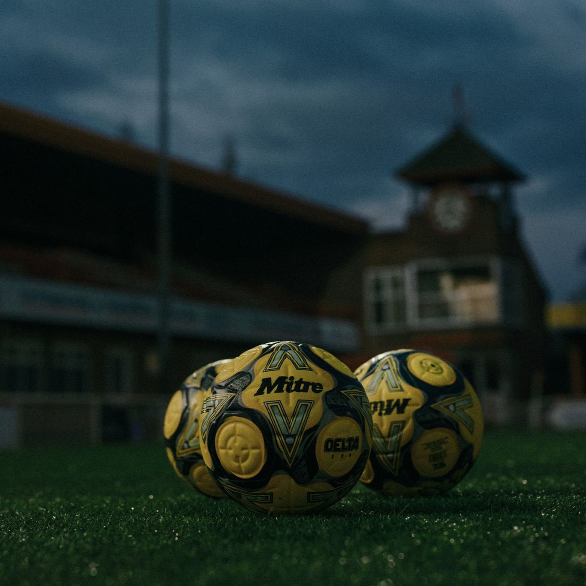 Mitre Delta One 24 Football 5 Yellow