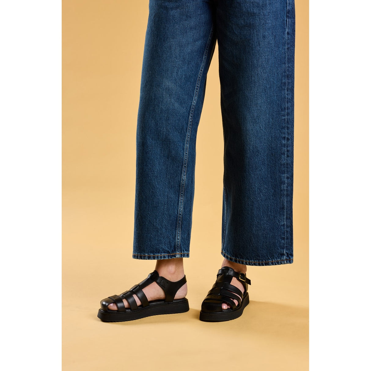 Hush Puppies Womens Cassandra Gladiator Sandal Black