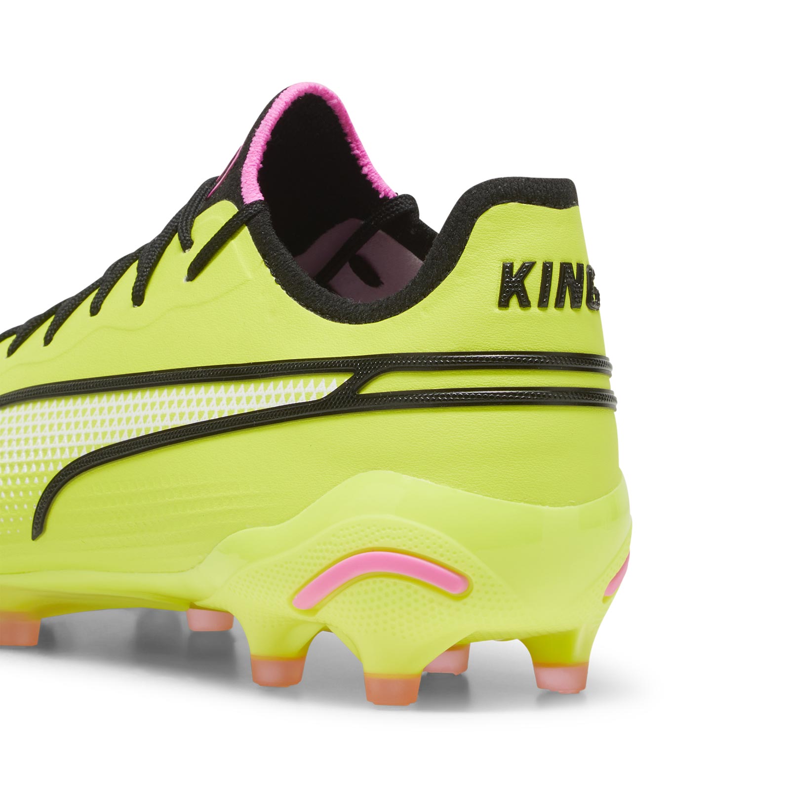 PUMA KING ULTIMATE FIRM-GROUND FOOTBALL BOOTS